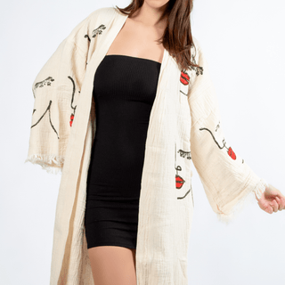 Lady In Red Kimono - La Luz Boutique