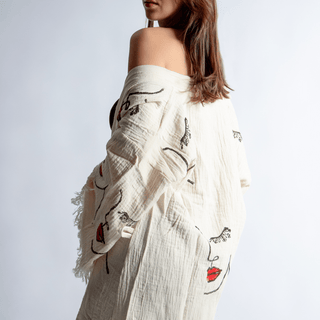 Lady In Red Kimono - La Luz Boutique