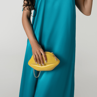 This Kiss Clutch - La Luz Boutique